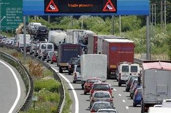 Zastoji na cestah in mejnih prehodih