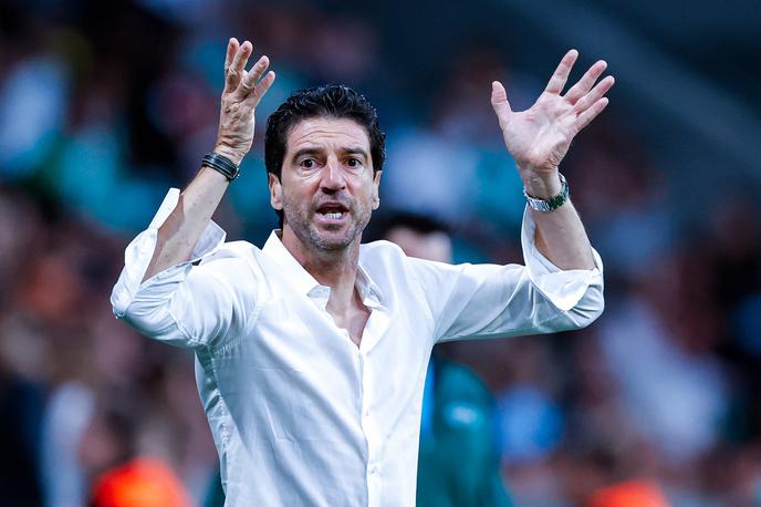 Olimpija Kairat | Portugalski strateg Jorge Simao je začel svoje poglavje pri Olimpiji z neuspehom v Evropi, ki bi lahko drago stal zmaje, saj so ostali brez privilegijev, ki bi jim prišli še kako prav v boju za nastop v glavnem delu evropskega tekmovanja. | Foto Aleš Fevžer