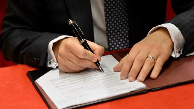 Zakon vas ščiti: lahko dedujete, tudi če vas je oče izpustil iz oporoke #pravni nasvet