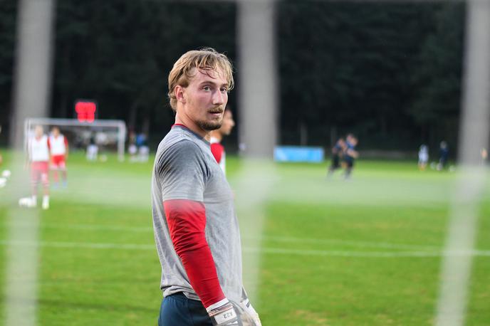 Luka Janžeković | Luka Janžeković je prejel šele drugi zadetek v tej sezoni. Pri strelu Senijada Ibričića je bil nemočen. | Foto Miloš Vujinović/Sportida