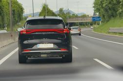 Takega Slovenci še nimajo: mimo Ljubljane še en redek SUV #video