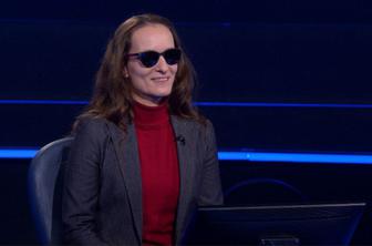 To je razlog, da je v kvizu nastopila z zatemnjenimi očali #video