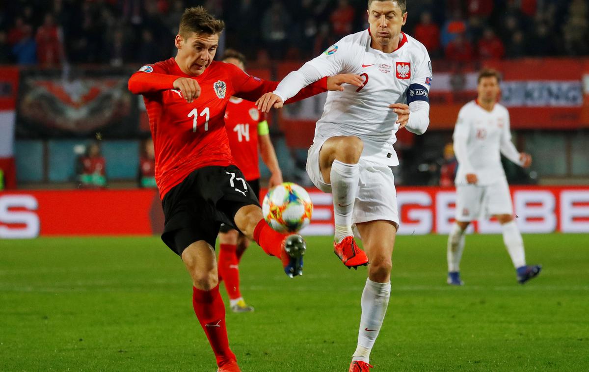 Maximilian Wöber | Maximilian Wöber v dvoboju z Robertom Lewandowskim na kvalifikacijski tekmi med Avstrijo in Poljsko na Dunaju (0:1). | Foto Reuters