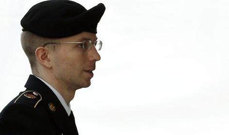 Manning bo Obamo prosil za pomilostitev, odvetniki jokali