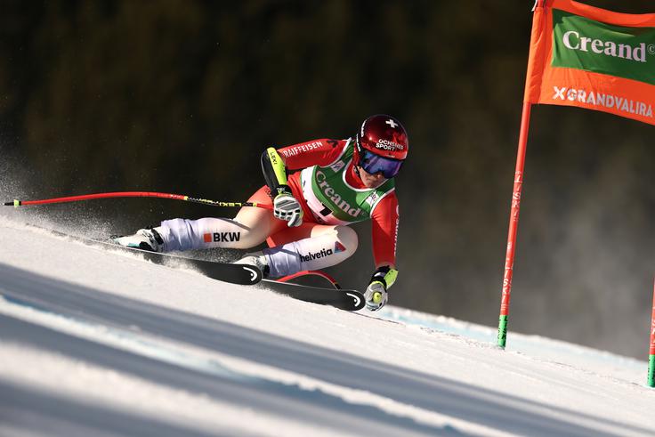  Corinne Suter je podobno kot v soboto solidno smučala s številko ena. Končala je tik za stopničkami. | Foto: Guliverimage