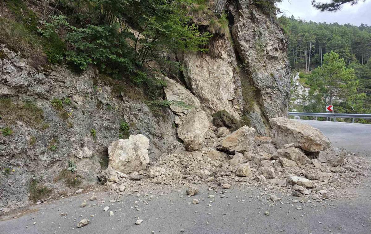 skalni podor, Občina Ajdovščina, cesta, zapora | Cesta ostaja do nadaljnega zaprta. | Foto Občina Ajdovščina/Facebook