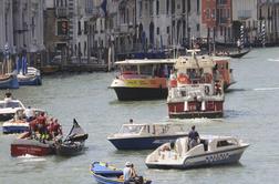 V trčenju trajekta in gondole v Benetkah umrl nemški turist
