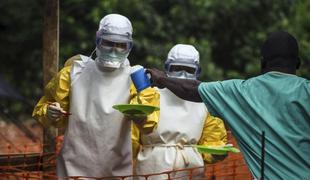 Zaradi okužbe z ebolo v ZDA umrl kirurg