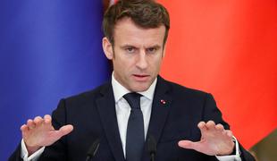 Macron pri Putinu: Zamrznil sem igro