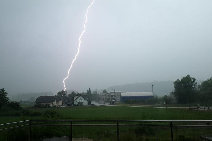 Strela Grosuplje | Plohe in nevihte bodo nastajale predvsem popoldne. | Foto Metka Prezelj