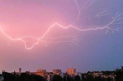 Hrvaška Istra pod vodo in s sunkovitimi udari strel