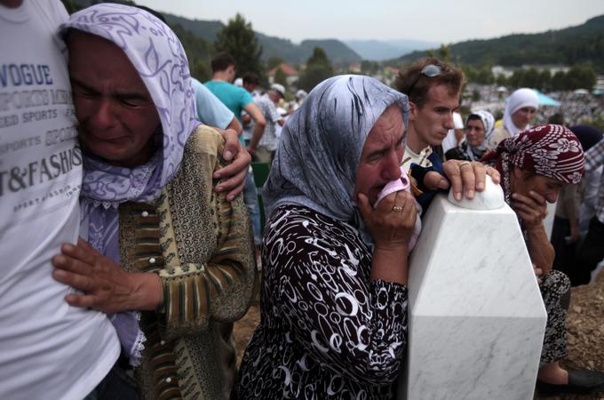 Pokop žrtev v Srebrenici | Foto: Reuters