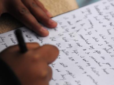 Poštarji tudi lani prenesli manj pisem