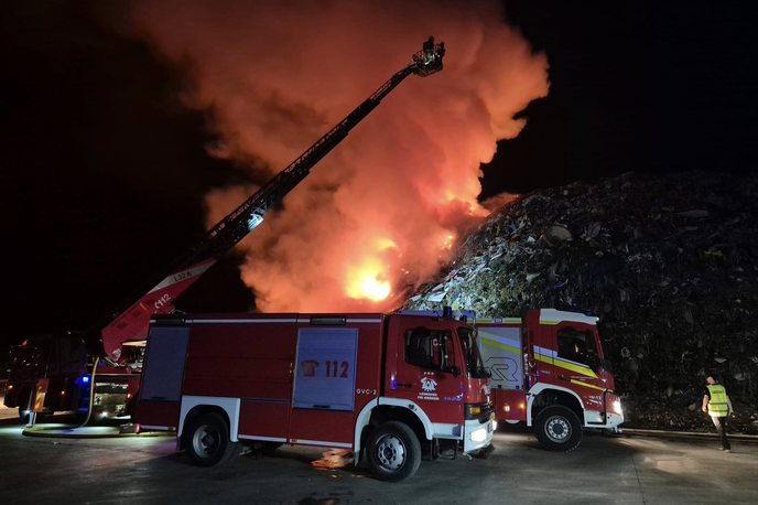 Gašenje požara na deponiji | Foto PGD Leskovec pri Krškem/Facebook