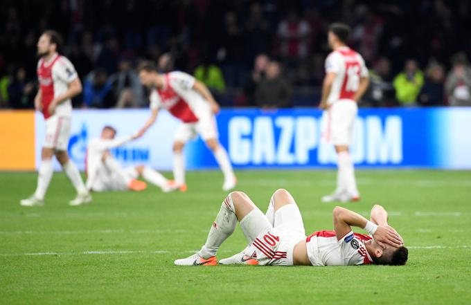 Razočaranje v vrstah Ajaxa je bilo ogromno. Če bi sodnik piskal konec le nekaj sekund prej ... | Foto: Reuters