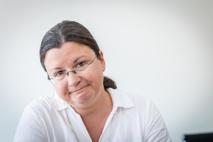 "Odpornost na vojno pomeni tudi samooskrbnost, torej preživetje civilnega prebivalstva. Tukaj pa menim, da močno šepamo," je prepričana poslanka Resni.ce in vodja njihove poslanske skupine.  | Foto: Gaja Hanuna
