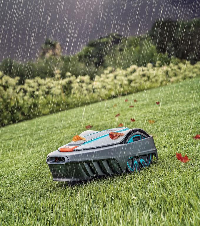 Vse robotske kosilnice GARDENA SILENO lahko kosijo v dežju. Zaradi optimalne teže in geometrije nožev ne povzročajo poškodb trave. | Foto: 