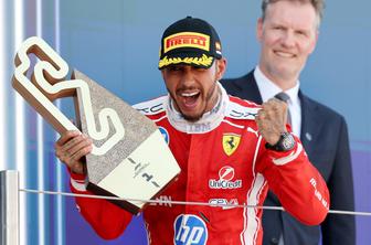 Hamilton s postankom več prvič zmagal s Ferrarijem, Antonelli odstopil