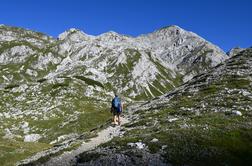 Pohod po samotni dolini za Kopico na mogočni Kanjavec #video