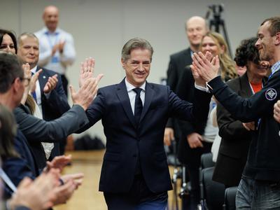 V parlament bi se uvrstilo sedem strank