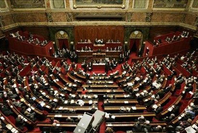V Franciji potrdili ustavne spremembe