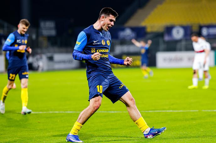 Celje Primorje | Svit Sešlar je proti Primorju dosegel kar tri zadetke. | Foto Aleš Fevžer