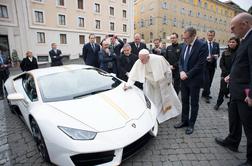 Papež podpisal Lamborghinijevo uspešnico #foto