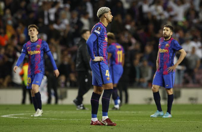 Ronald Araujo kar ni mogel verjeti, kaj se je v četrtek dogajalo v Barceloni. | Foto: Reuters