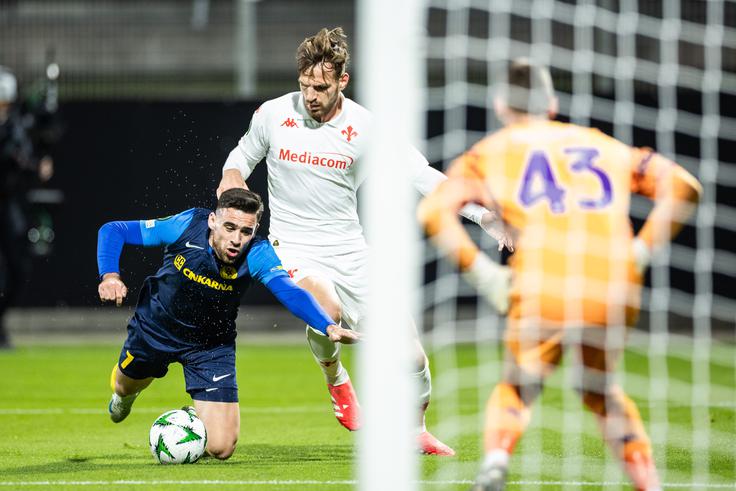 Vratar Fiorentine David de Gea je v zaključku srečanja večkrat preprečil izenačenje Celjanov. | Foto: Jure Banfi