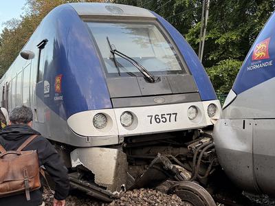 Iztiril se je potniški vlak: poškodovanih več kot 40 ljudi