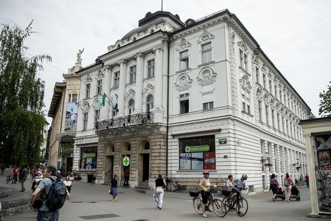 Ob koncu 19. stoletja je Mayerjeva palača veljala za eno največjih in najbogatejše oblikovanih zasebnih palač v Ljubljani. Svojo monumentalnost pa je prenesla tudi v sodobni čas. | Foto: 