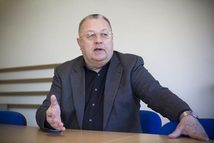 "Evropska unija bo preživela le, če bo poglabljala gospodarsko in politično integracijo. A kar je bilo doseženo v nedavnih pogajanjih med predsednikom Evropskega sveta Donaldom Tuskom in britanskim predsednikom vlade Davidom Cameronom, jasno kaže na prav nasprotno." | Foto: Matej Leskovšek