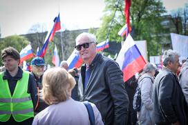 Protestni shod pred DZ-jem