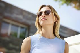 Zaščitite svoje oči v stilu: Kako izbrati prava sončna očala?