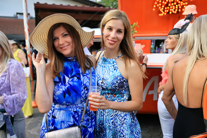 Lady piknik pod klobuki | Lea Mederal (desno) v družbi Jasne Kuljaj | Foto Mediaspeed