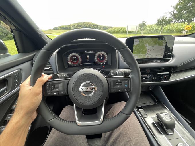 Položaj za volanom je odličen, hvalimo tudi materiale in prefinjenost gumbov. | Foto: Gregor Pavšič