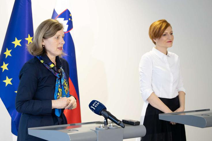 Govorili sta o Evropskem aktu o svobodi medijev, razmerah na Slovenski tiskovni agenciji in Radioteleviziji Slovenija, sovražnem govoru ter strateških tožbah zoper sodelovanje javnosti (angleško Strategic Lawsuits Against Public Participation – SLAAP). | Foto: Reuters