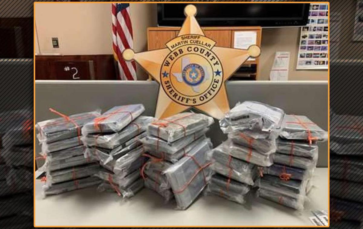 Najdba kokain | V dveh skrivnih predalih se je skrivalo 34 zavojčkov kokaina. | Foto Policijska postaja Webb