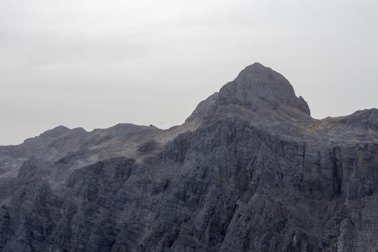 Zaradi puščavskega peska pogled na Triglav nedavno ni bil najlepši. | Foto: Matej Podgoršek