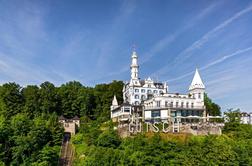 Dvorec, kjer počitnikuje evropska elita