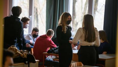 Predstavniki ministrstev za zdravje in za izobraževanje ter dijakov o prihodnjem šolskem letu