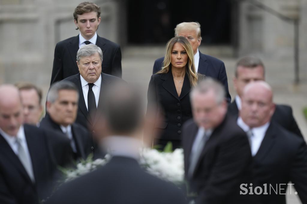 Pogreb Amalije Knavs, Trump