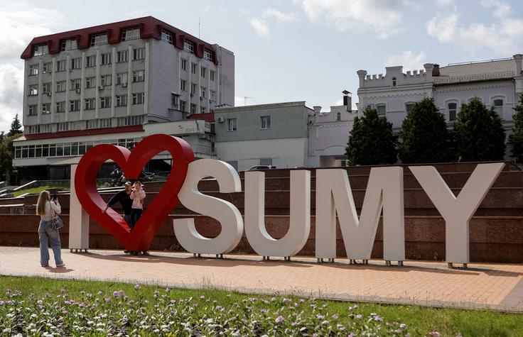 Sumi je od rusko-ukrajinske meje oddaljen približno 30 kilometrov in je bil od začetka ruske ofenzive februarja 2022 tarča številnih napadov. | Foto: Reuters