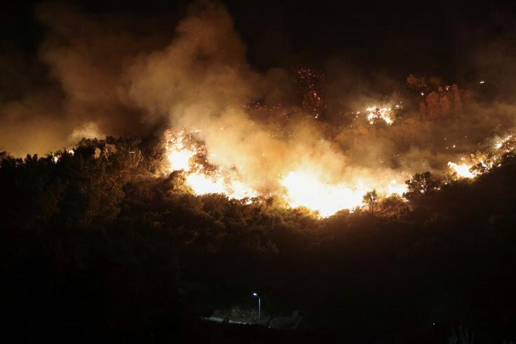 Previdnost je med drugim priporočljiva na južnem delu Peloponeškega polotoka, v okolici Aten ter na otokih Evbeja in Lezbos. | Foto: Reuters