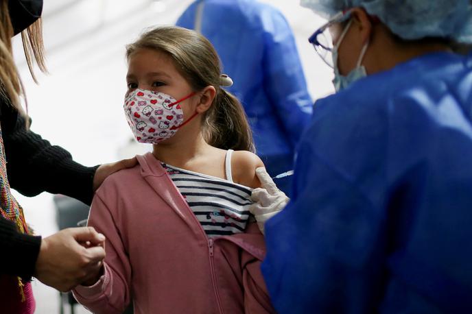 oTROCI CEPLJENJE | V starostni skupini otrok od petega do enajstega leta so s prvim odmerkom cepiva proti covid-19 do zdaj cepili 1.036 otrok, z drugim pa 27 otrok. | Foto Reuters