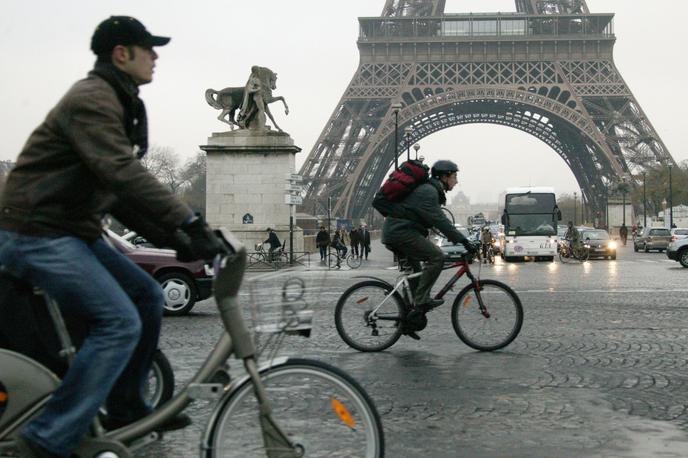 francija kolo | Avtomobilski oglasi bodo od marca v Franciji precej drugačni, saj bodo morali v njih omeniti še alternativno vrsto mobilnosti. | Foto Reuters