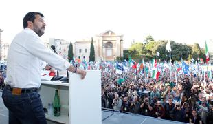Na protestu skrajno desne Lige v Rimu več tisoč ljudi