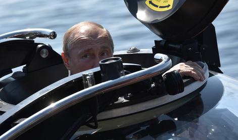 Putin se je potopil do razbitin podmornice #video