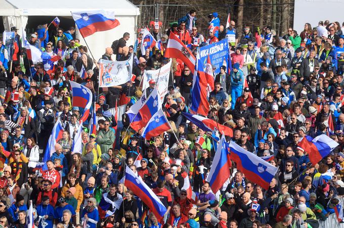 Slovenski športniki in športnice upajo, da bo v drugem tednu v Planici več slovenskih trobojnic. | Foto: Reuters