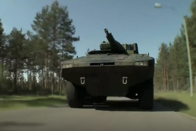 Slovenija bi kupila oklepnike od podjetja, ki je v tujini podkupovalo #video